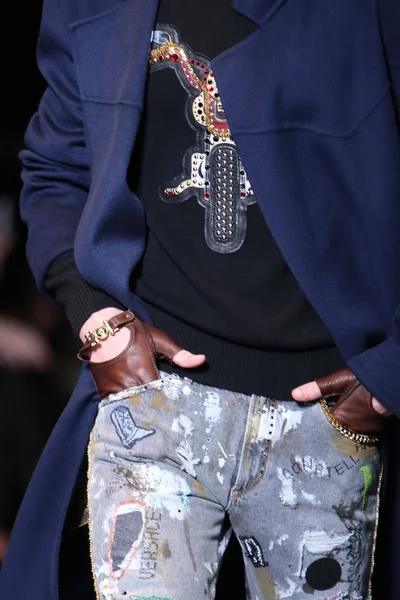 Look 99